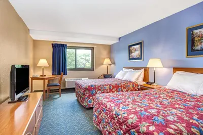 Photo 3 - Super 8 by Wyndham Mahwah
