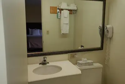 Photo 4 - Budget Inn - Farmington