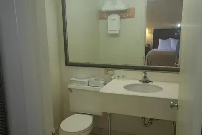 Photo 2 - Budget Inn - Farmington