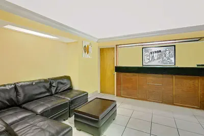 Photo 3 - Super 8 by Wyndham Byron/South Macon