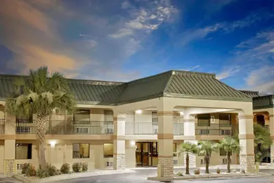Photo 2 - Super 8 by Wyndham Byron/South Macon