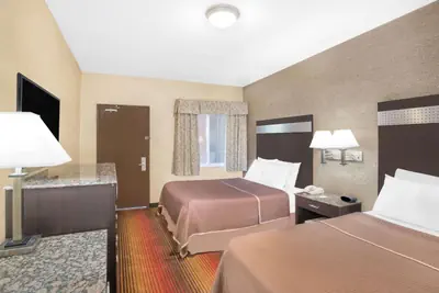 Photo 5 - Howard Johnson by Wyndham North Bergen