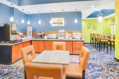 Photo 4 - Days Inn & Suites by Wyndham Russellville