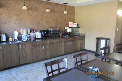 Photo 4 - Parkwood Inn & Suites