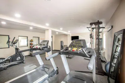 Photo 3 - La Quinta Inn & Suites by Wyndham St Louis Hazelwood North