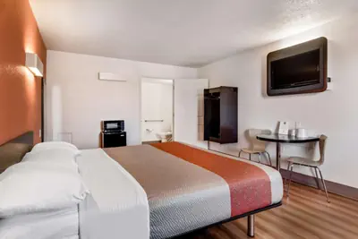 Photo 4 - Motel 6-Youngstown, OH