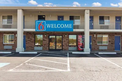 Photo 2 - Motel 6-Youngstown, OH
