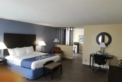 Photo 5 - Days Inn by Wyndham Easley West Of Greenville/Clemson Area
