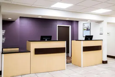 Photo 4 - La Quinta Inn by Wyndham Davenport & Conference Center
