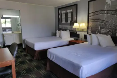 Photo 3 - Sprucewood Inn