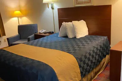 Photo 4 - Americas Best Value Inn Champaign