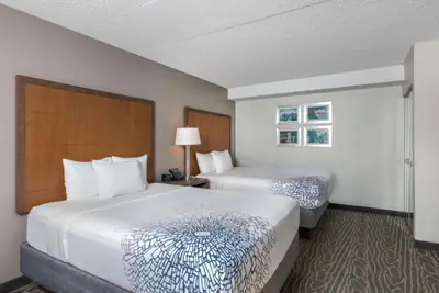 Photo 2 - La Quinta by Wyndham Secaucus Meadowlands