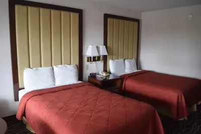 Photo 3 - Landmark Inn