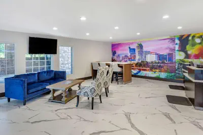 Photo 4 - Clarion Pointe Raleigh Midtown
