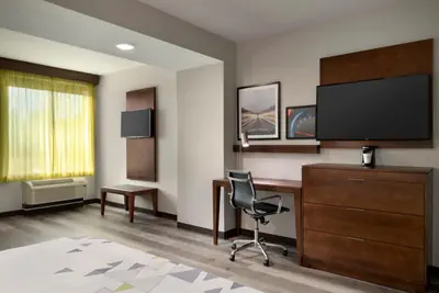 Photo 4 - La Quinta Inn & Suites by Wyndham Braselton