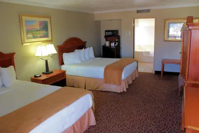 Photo 3 - Red Arrow Inn & Suites, a Travelodge by Wyndham