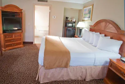 Photo 4 - Red Arrow Inn & Suites, a Travelodge by Wyndham