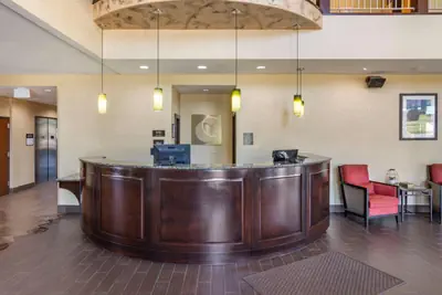Photo 3 - Comfort Suites Manhattan