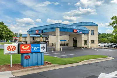 Photo 4 - Econo Lodge Fayetteville I-95