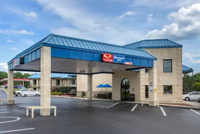 Photo 2 - Econo Lodge Fayetteville I-95