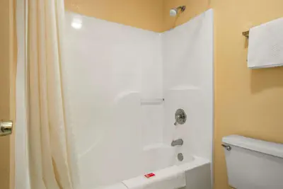 Photo 2 - Econo Lodge Inn & Suites Evergreen
