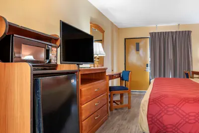 Photo 4 - Econo Lodge Inn & Suites Evergreen