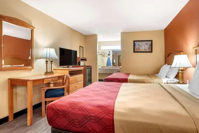 Photo 5 - Econo Lodge Inn & Suites Evergreen