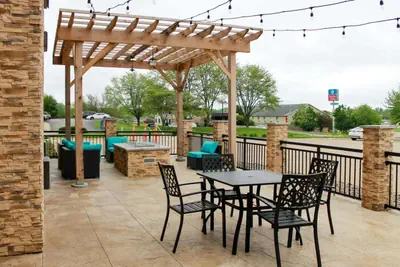 Photo 2 - Clarion Pointe Bettendorf - Quad Cities
