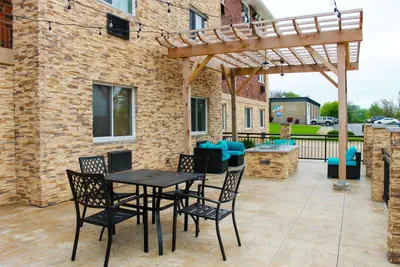 Photo 3 - Clarion Pointe Bettendorf - Quad Cities