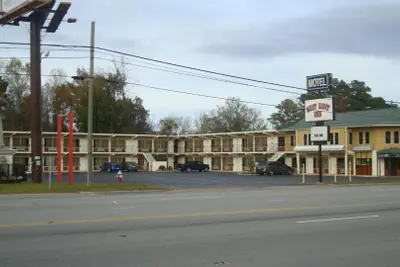 Photo 4 - Best Rest Inn - Jacksonville
