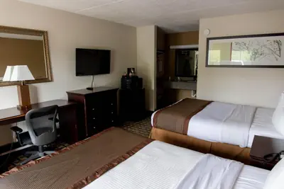Photo 5 - Regency Inn