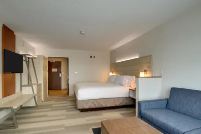 Photo 2 - Holiday Inn Express & Suites Galesburg by IHG