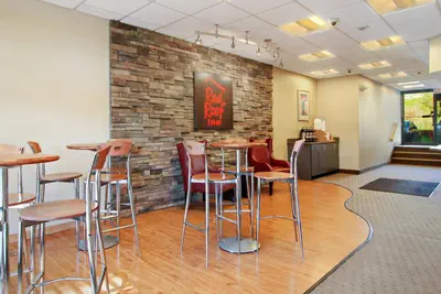 Photo 5 - Red Roof Inn Cleveland Airport - Middleburg Heights