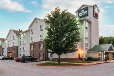 Photo 2 - HomeTowne Studios & Suites by Red Roof Bentonville