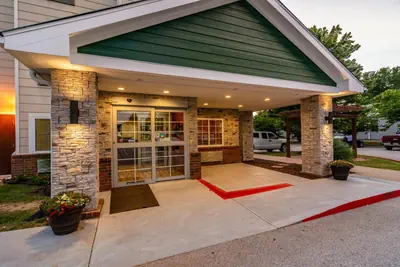 Photo 4 - HomeTowne Studios & Suites by Red Roof Bentonville