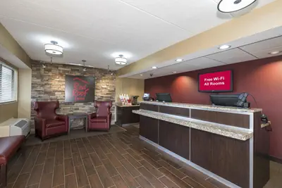 Photo 4 - Red Roof Inn Toledo - Maumee