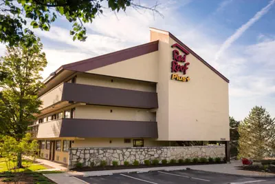 Photo 2 - Red Roof Inn PLUS+ Chicago - Willowbrook