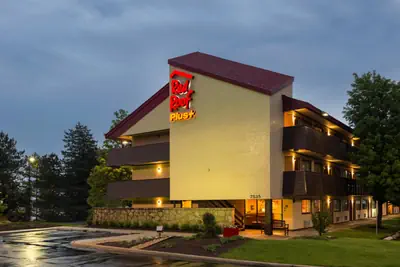 Photo 4 - Red Roof Inn PLUS+ Chicago - Willowbrook