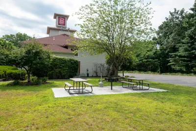 Photo 4 - Red Roof Inn Clifton Park