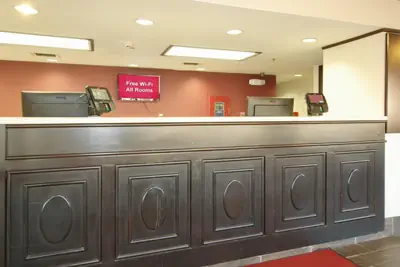 Photo 4 - Red Roof Inn PLUS Chicago - Hoffman Estates