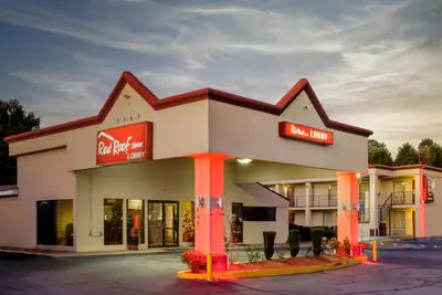 Photo 2 - Red Roof Inn Atlanta - Suwanee/Mall of Georgia