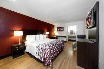 Photo 5 - Red Roof Inn Atlanta - Suwanee/Mall of Georgia