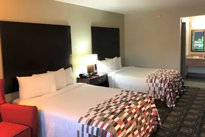Photo 2 - Red Roof Inn Griffin