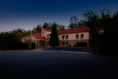 Photo 3 - Red Roof Inn Hendersonville