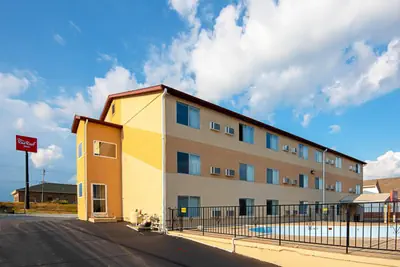 Photo 3 - Red Roof Inn Cameron