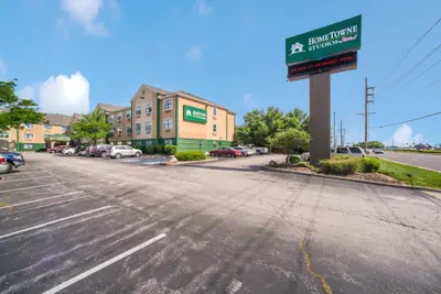 Photo 2 - HomeTowne Studios by Red Roof St. Louis - Airport/N Lindbergh