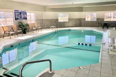 Photo 2 - Red Roof Inn & Suites Omaha - Council Bluffs