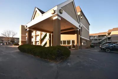 Photo 2 - HomeTowne Studios by Red Roof Denver - Lakewood West