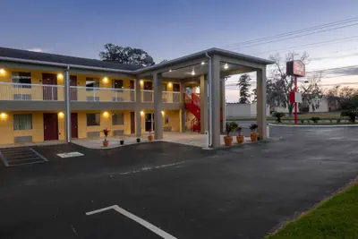 Photo 4 - Red Roof Inn Valdosta - University