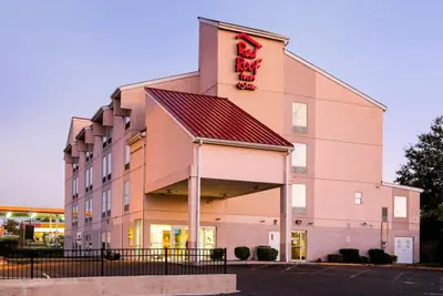 Photo 3 - Red Roof Inn & Suites Philadelphia - Bellmawr